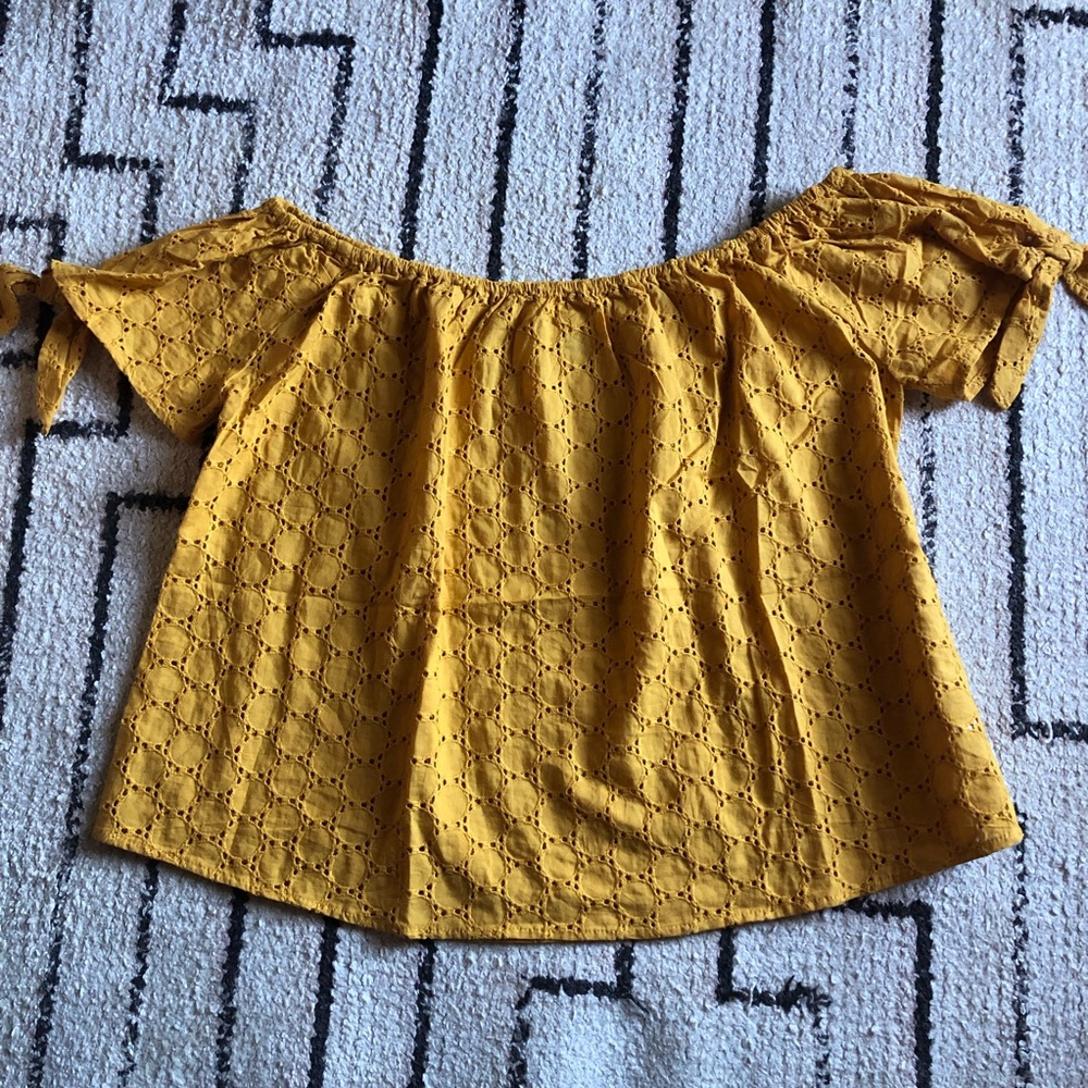 Universal Threads off the shoulder eyelet top
